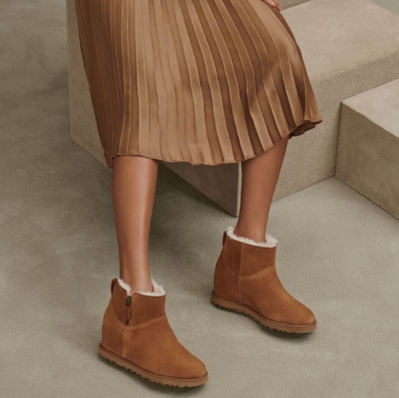 ugg classic femme zip mini
